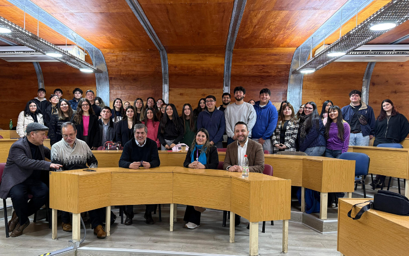 Alcalde de San Ramón dicta charla sobre gestión local en electivo de Modernización Municipal de Administración Pública FAE Usach