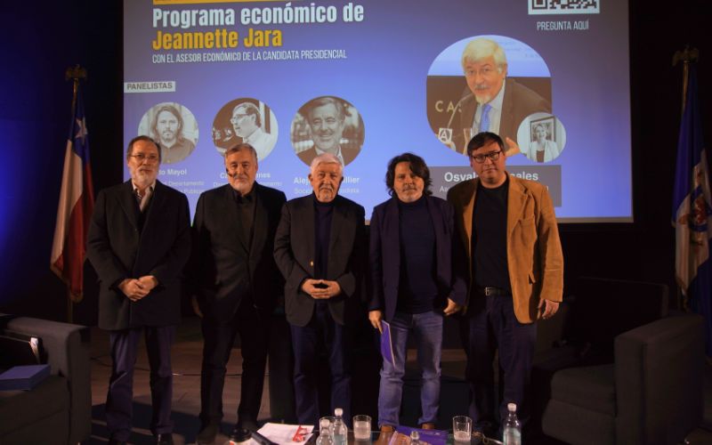 Ciclo de Política Económica Presidencial Usach inicia con la exposición de Osvaldo Rosales, asesor de Jeannette Jara