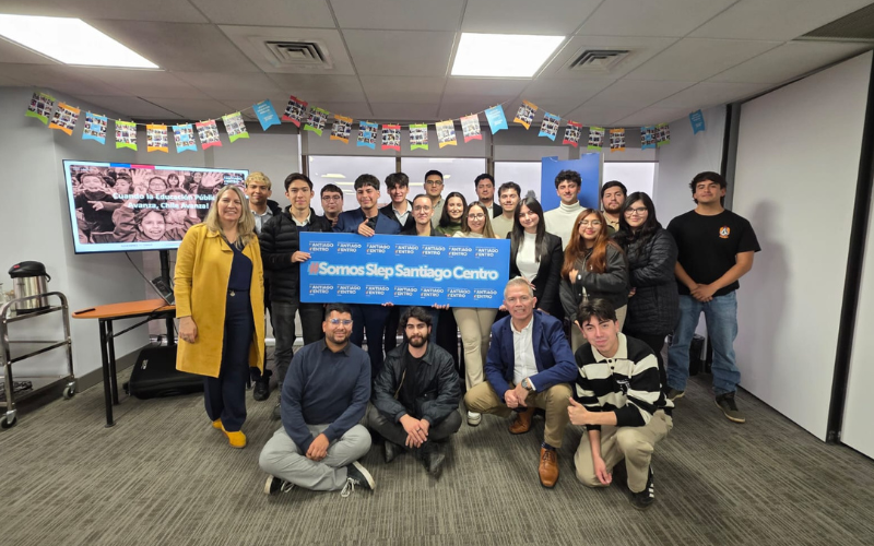 Estudiantes de Administración Pública realizaron salida académica al Servicio Local de Educación Pública de Santiago Centro